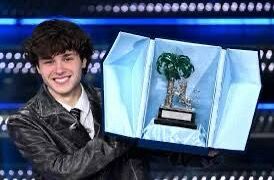 Il napoletano Settembre, vince Sanremo 2025 per le nuove proposte