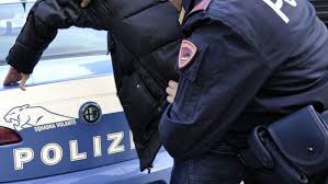 Fuorigrotta : Aggressione ai poliziotti ad un controllo