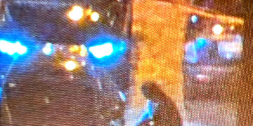 Napoli: Stalker 41enne buca le gomme dell’auto alla ragazza ma che filma  tutto