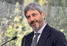 L’ex ministro Costa, incorona Roberto Fico come candidato naturale alla presidenza della regione Campania