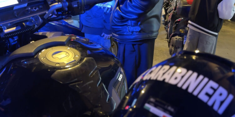 Napoli: Movida sotto controllo al centro, arresti in piazza Bellini