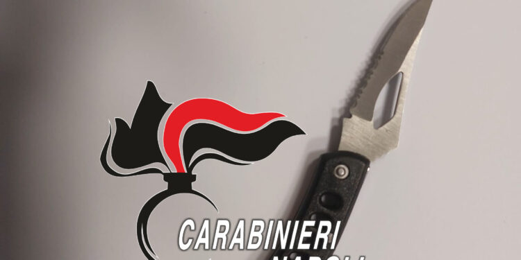 Napoli: Controlli alla movida, 13enne trovato in possesso di un coltello