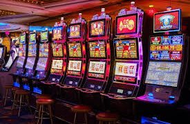 Ischia: Rissa per una slot machine