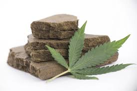 Bacoli: Coppia di coniugi conserva in casa , hashish e mariuana