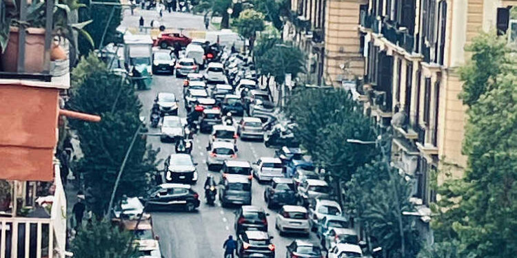 Vomero: occorre revocare il divieto di transito in Piazza degli Artisti