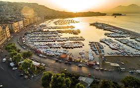 Napoli: A Mergellina e Posillipo sequestrati 250kg di alimenti