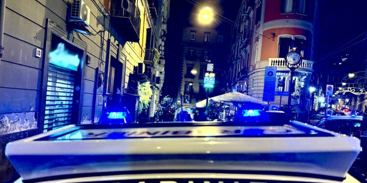 Napoli centro storico: Controlli alla movida , nel mirino parcheggiatori e minori armati