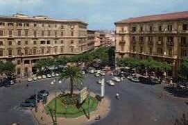 Napoli : Piazza Vanvitelli, polizia chiude per 20gg attività commerciale