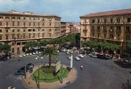 Napoli : Piazza Vanvitelli, polizia chiude per 20gg attività commerciale