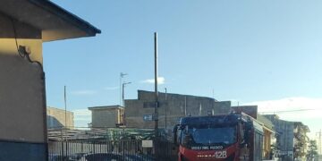 Frattaminore : incendio in una concessionaria in via dei Mille