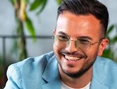 Frattamaggiore: Andrea Sannino il 15 maggio al Vega Cafe’, per il suo libro “Abbracciame”