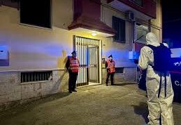 Volla: Ferisce a coltellate la compagna