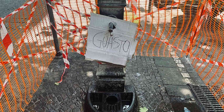 Vomero: Proteste per la Fontana guasta di Via Scarlatti