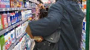 Pozzuoli: 40enne ruba merce in un supermercato