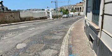 Napoli: Via Aniello Falcone da via panoramica a mulattiera
