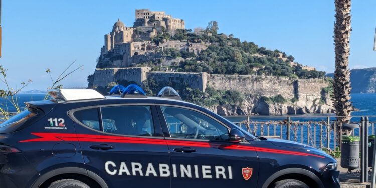 Ischia: Controlli dei Carabinieri ai turisti, coppia con documenti falsi