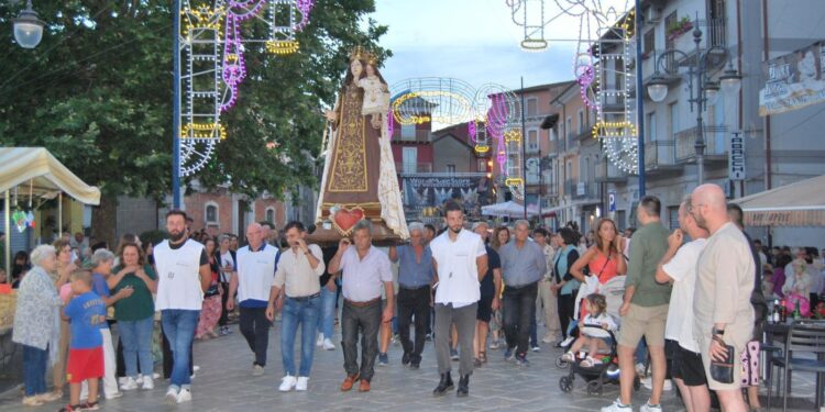 L’EVENTO. Festa della Madonna del Carmine: attesa per la sfilata dei carri di grano