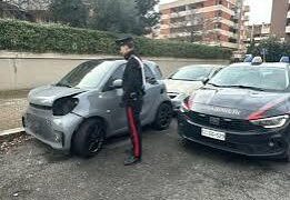 Ponticelli: Carabinieri intervengono mentre i rapinatori smontano un auto appena rubata