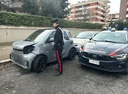 Ponticelli: Carabinieri intervengono mentre i rapinatori smontano un auto appena rubata