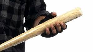 Caivano: 25enne del Parco Verde minaccia la madre con mazza da baseball