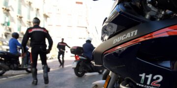 Napoli: Controlli serrati sulla sicurezza stradale, sequestrata automedica