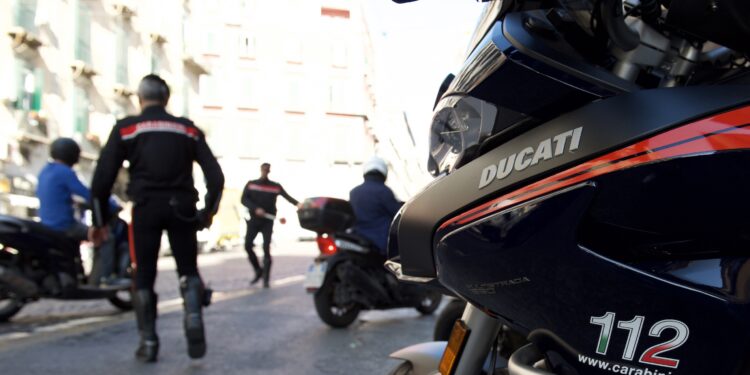 Napoli: Controlli serrati sulla sicurezza stradale, sequestrata automedica