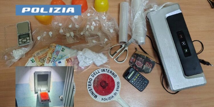 Acerra: Due donne nascondono in casa droga e denaro