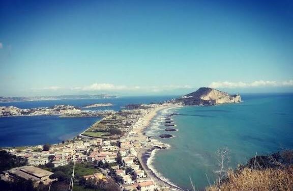 Monte di Procida: Tampona un auto ma scappa ed omette il soccorso, inseguito dai Carabinieri