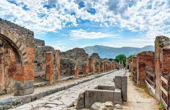 Pompei : Turista statunitense trafuga dagli Scavi denunciato