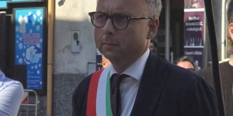 Casoria : Il Sindaco manda a “casa “ la Giunta Comunale