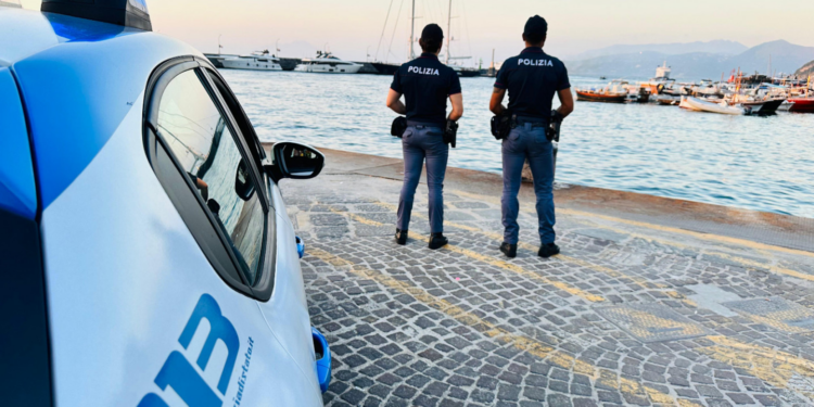 Capri: Tre russi arrestati per furto in un negozio