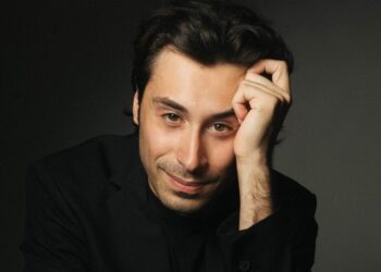 Cardito, fari puntati sul giovane e talentuoso attore Francesco Barra: debutta al Teatro San Carlo con Lina Sastri
