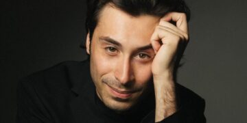 Cardito, fari puntati sul giovane e talentuoso attore Francesco Barra: debutta al Teatro San Carlo con Lina Sastri