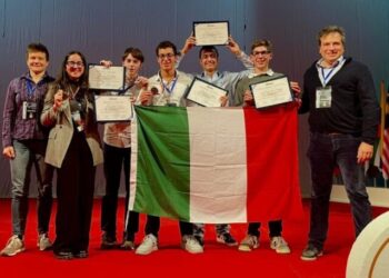 Aversa: Il Liceo Fermi si distingue alle Olimpiadi internazionali di Astronomia e Fisica