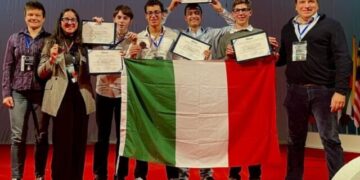 Aversa: Il Liceo Fermi si distingue alle Olimpiadi internazionali di Astronomia e Fisica