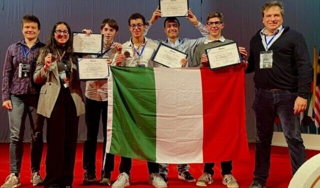 Aversa: Il Liceo Fermi si distingue alle Olimpiadi internazionali di Astronomia e Fisica