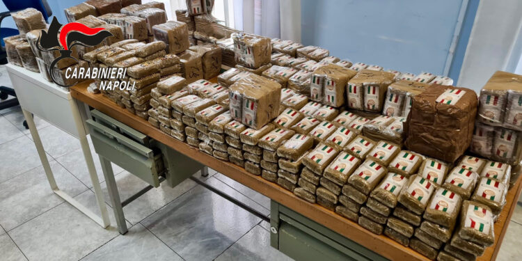 Casavatore: Un quintale di hashish in un auto in moto ed incustodita
