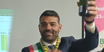 ELEZIONI COMUNALI. Caivano, maggioranza bulgara per Antonio Angelino: è il nuovo sindaco con il 78,83%