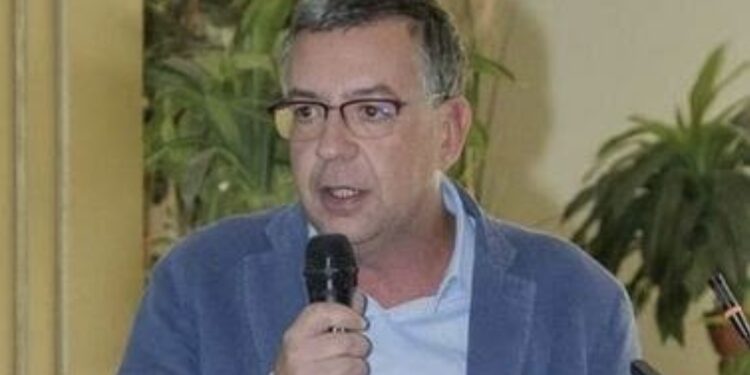 Regione Campania: Manfredi convoca conferenza capigruppo e presta solidarietà a Repubblica