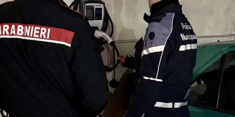 Vomero : Colonnine abusive per ricaricare auto elettriche