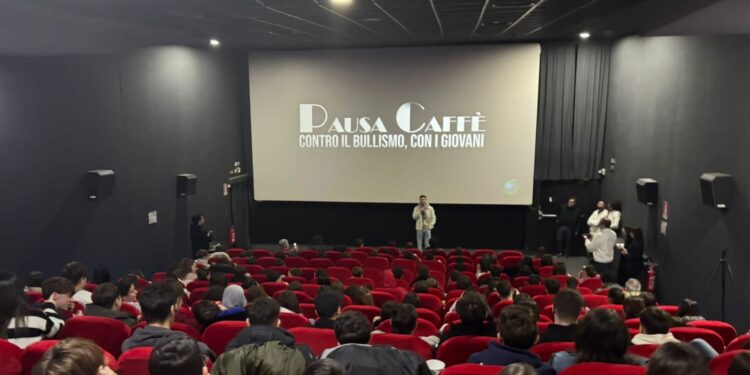 Caserta: La “Pausa Caffè “ di Luigi Zeno contro il bullismo incontra gli studenti casertani