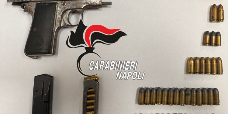 Pianura: I Carabinieri ritrovano nei palazzi popolari una pistola clandestina in un area comune