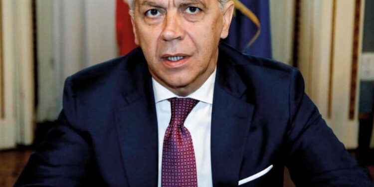 Caivano, il ministro Piantedosi presiede il Comitato provinciale per l’ordine e la sicurezza pubblica 