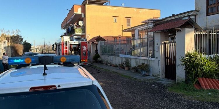 Frattamaggiore: Incendio in una abitazione di Via Pasquale Costanzo, intervento Polizia Locale e vigili del fuoco