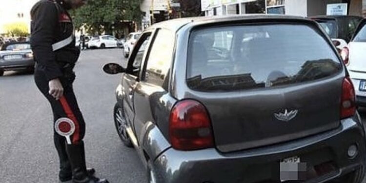 Saviano: Inseguiti dai Carabinieri su una minicar lanciano chiavi contro la gazzella