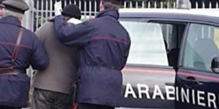 Secondigliano: Ghanese prende a morsi un carabiniere