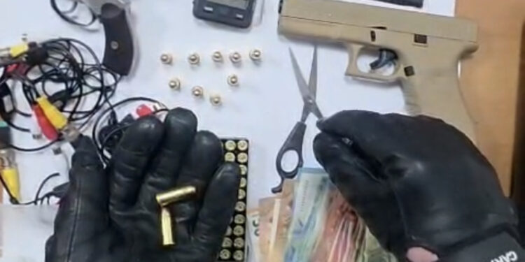 Caivano: Carabinieri arrestano pusher per droga e armi “fantasma “