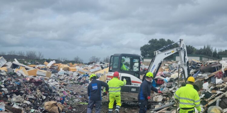 Giugliano : Parte la rimozione dei rifiuti a Ponte Riccio