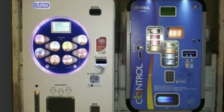 Marano: Tenta di forzare un distributore di preservativi