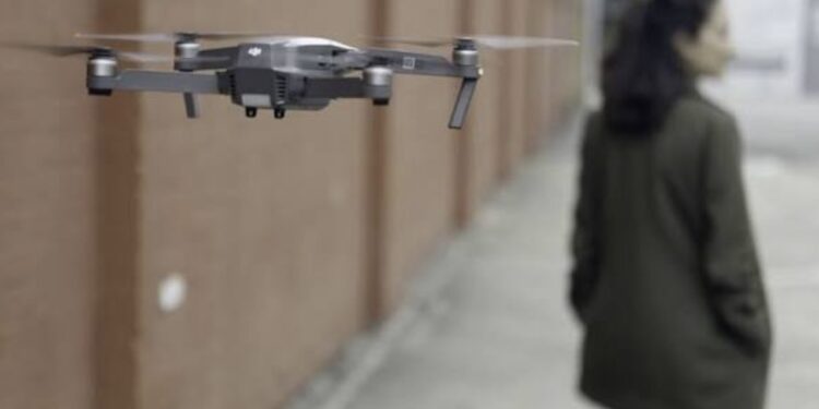 Napoli: Stalking a mezzo drone, ai domiciliari l’autore